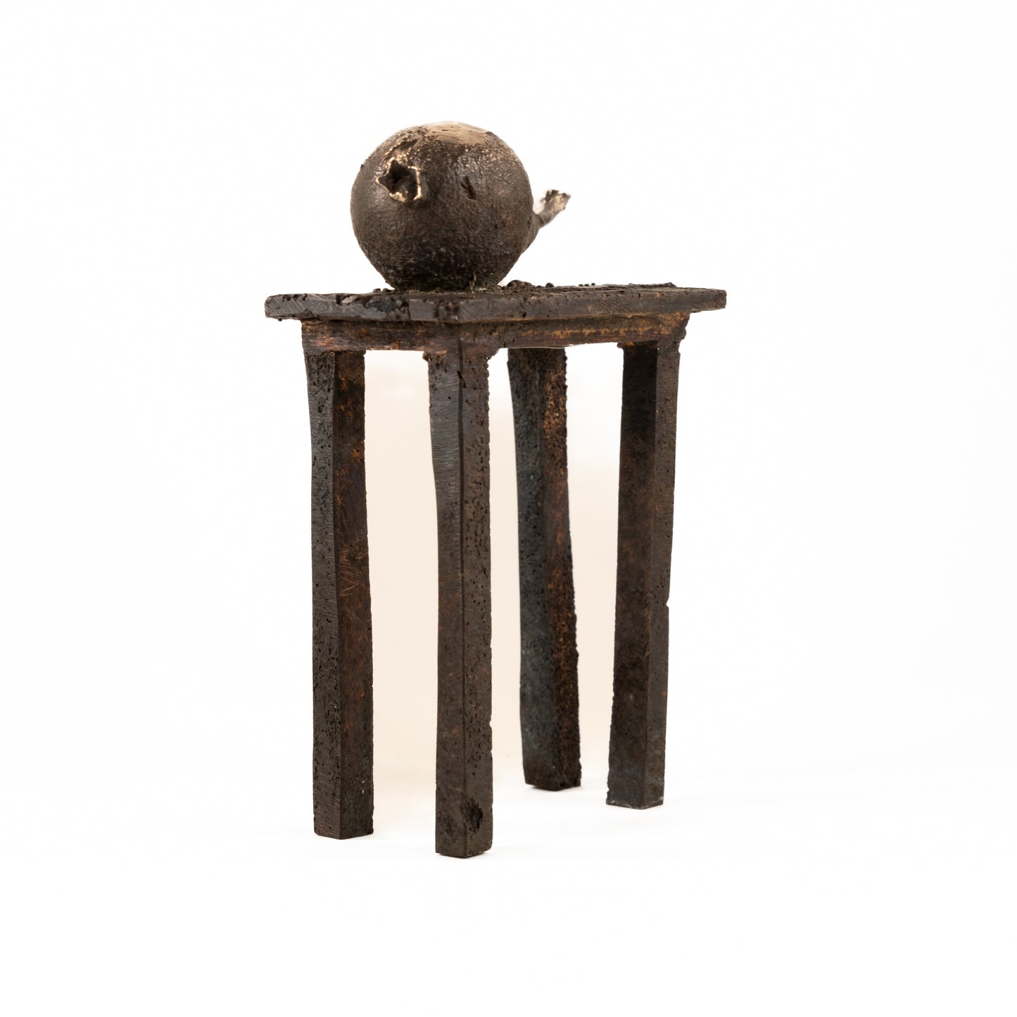 "Pære på bord uden titel. Bordet hedder Åse"