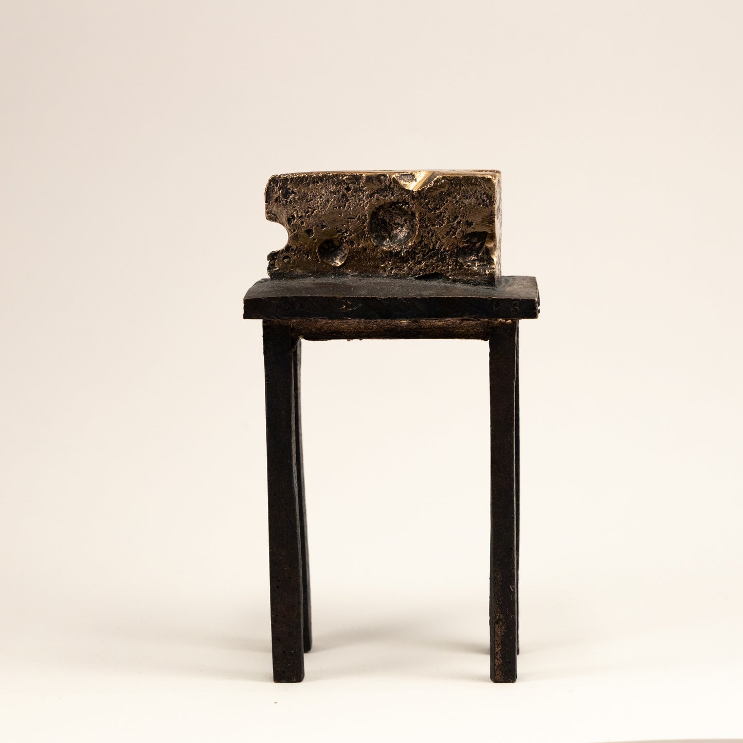 Ost uden titel på bord. Bordet hedder Hans